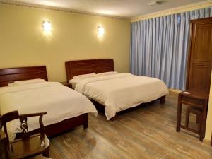 Giường trong phòng chung tại Uncle Ho Motel