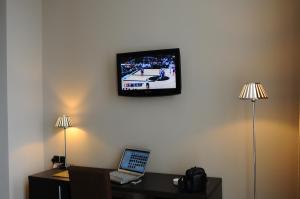 TV a/nebo společenská místnost v ubytování TANA-Boutique Hôtel