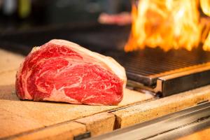 a piece of meat sitting on top of a grill at Hostal El Puerto in Caleta De Velez