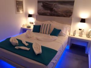 Posteľ alebo postele v izbe v ubytovaní Santoxenia luxury villa