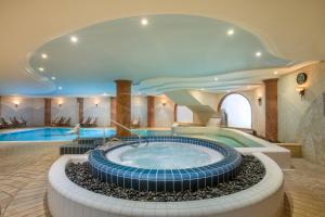 Bazén v ubytování Gai Beach Hotel nebo v jeho okolí