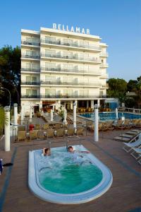 Basen w obiekcie Bellamar Hotel Beach & Spa lub w pobliżu