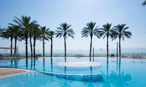 Bazén v ubytování Gai Beach Hotel nebo v jeho okolí