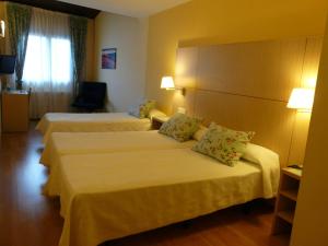 Rúm í herbergi á Hotel Nice