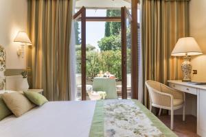 Postel nebo postele na pokoji v ubytování Relais Santa Chiara Hotel - Tuscany Charme