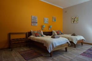 Postel nebo postele na pokoji v ubytování Omaruru Guesthouse