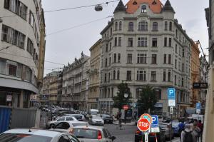 Nespecifikovaný výhled na destinaci Praha nebo výhled na město při pohledu z apartmánu + 5 fotografií