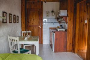 Una cocina o kitchenette en Hosteria Las Cartas