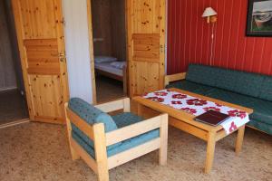 a room with a table and a couch and a table and a mirror at Nordkapp Camping in Honningsvåg