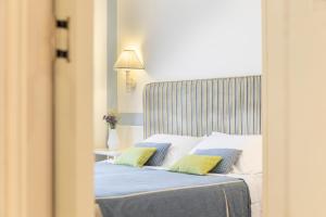 Postel nebo postele na pokoji v ubytování Relais Santa Chiara Hotel - Tuscany Charme