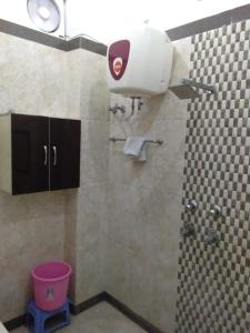 O baie la Primrose Hotel and Restaurant +22 fotografii