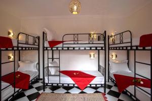 Postel nebo postele na pokoji v ubytování Hostel Amour d'auberge