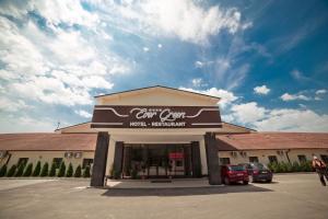 a carmax building with cars parked in a parking lot at Hotel Evergreen in Amara