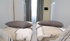 Ein Bett oder Betten in einem Zimmer der Unterkunft Laguna Apartment