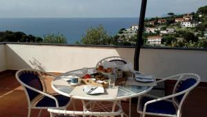 a table and chairs on a balcony with a view of the ocean at Il Capriolo in Celle Ligure