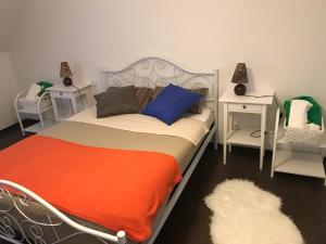 a bedroom with a bed and a desk at Appartement avec garage Colmar Centre Historique in Colmar