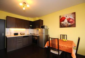 Kuchyň nebo kuchyňský kout v ubytování Alpe-Adria Apartments