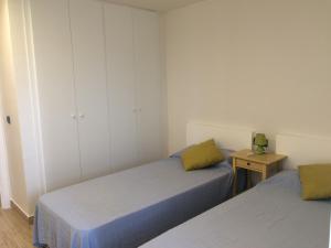 Säng eller sängar i ett rum på Apartamento En Primera Linea De Playa