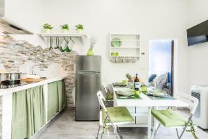 A kitchen or kitchenette at Dreamy Guelfa by Mmega