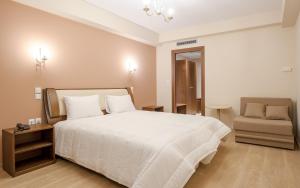 A bed or beds in a room at Hotel Anna
