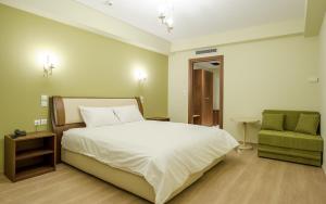 A bed or beds in a room at Hotel Anna