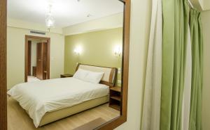 A bed or beds in a room at Hotel Anna