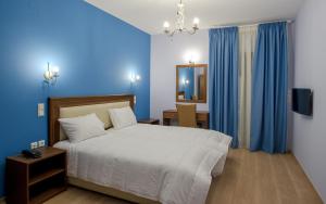 A bed or beds in a room at Hotel Anna