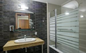 A bathroom at Hotel Anna