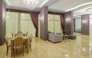 A seating area at Hotel Anna