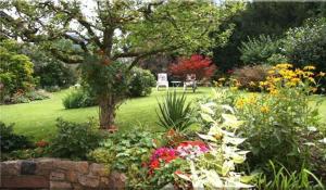 a garden with a bunch of flowers in a yard at Landhaus Weilertal in Badenweiler