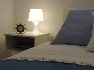 Postel nebo postele na pokoji v ubytování Apartman s pogledom
