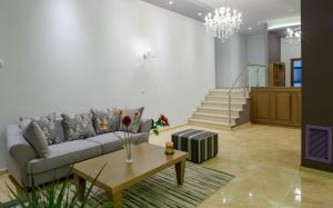 A seating area at Hotel Anna