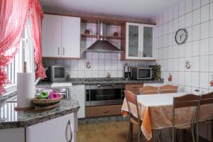 Dapur atau dapur kecil di Roche Pinos Verdes