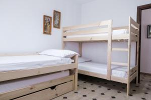 A bed or beds in a room at Roche Pinos Verdes Még 22 kép