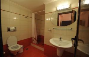 A bathroom at Panorama Spa Hotel