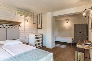 Ein Bett oder Betten in einem Zimmer der Unterkunft St Anastasia Hotel