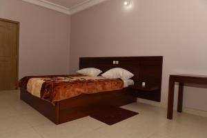 Postel nebo postele na pokoji v ubytování Hôtel Mirambeau