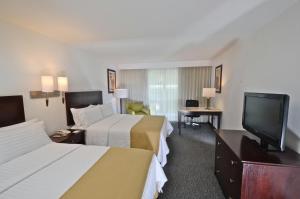 Ένα ή περισσότερα κρεβάτια σε δωμάτιο στο Holiday Inn Monterrey Valle, an IHG Hotel
