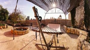 Patio o area all'aperto di Artists' Colony Inn Zefat