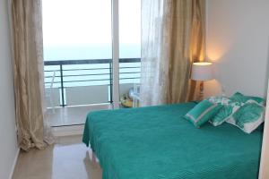 a hotel room with a bed and a window at Apartamentos Castillo de Santa Clara in Torremolinos