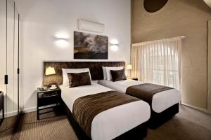 Tempat tidur dalam kamar di Quest Newcastle West