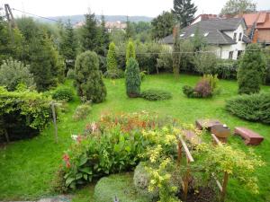 Vonkajšia záhrada v ubytovaní Pensjonat B&B Nad Rudawą