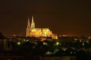 Linna Chartres üldine vaade või majutusasutusest Campanile Chartres Centre - Gare - Cathédrale pildistatud vaade