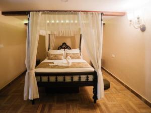 Postel nebo postele na pokoji v ubytování Casa Menezes - A Heritage Goan Homestay