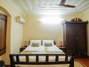 Postel nebo postele na pokoji v ubytování Casa Menezes - A Heritage Goan Homestay