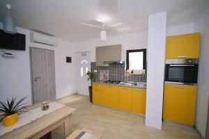 Kuchyň nebo kuchyňský kout v ubytování Jovich Apartments 2