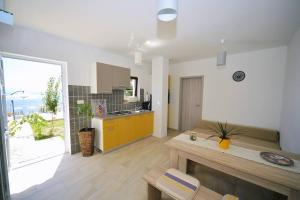Kuchyň nebo kuchyňský kout v ubytování Jovich Apartments 2