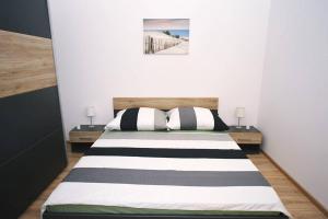 Postel nebo postele na pokoji v ubytování Jovich Apartments 2