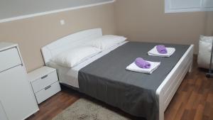 Postel nebo postele na pokoji v ubytování Apartments Lena