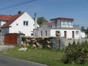 Tòa nhà nơi nhà nghỉ trang trại tọa lạc